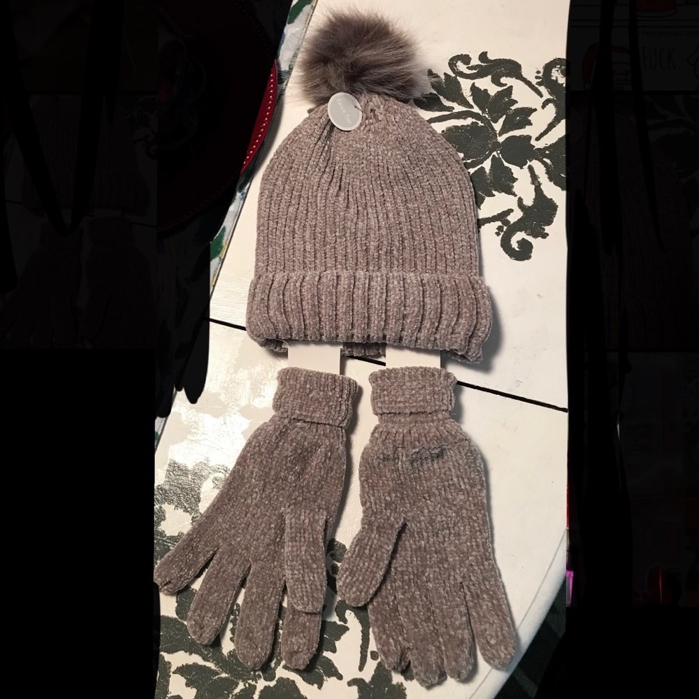 Gray Chenille Knit Hat & Glove Set NWT